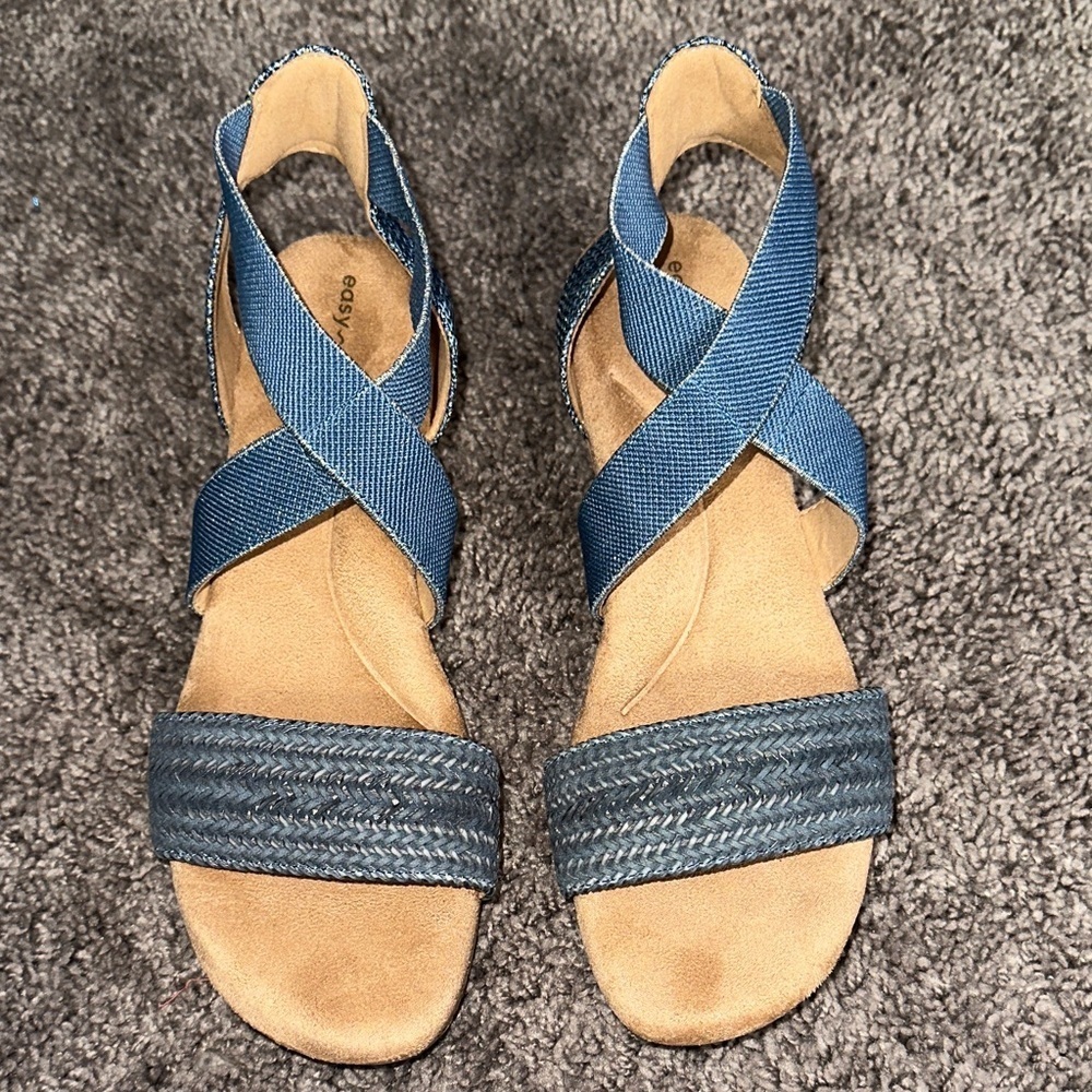 Easy Spirit Navy and Tan Sandals